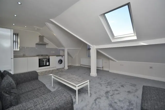 Harrogate Road, Moortown, LS17, photo 2
