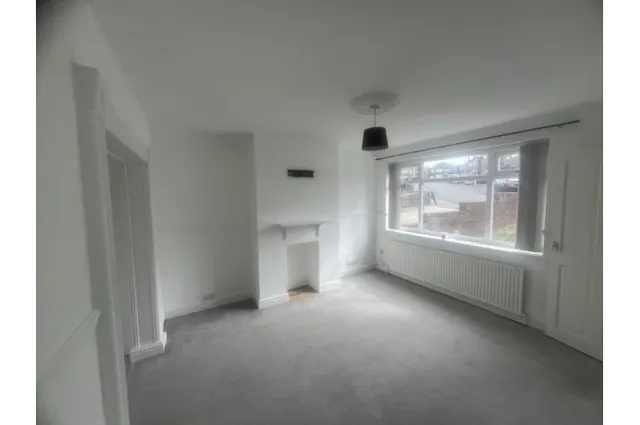 Photo 3 — Hillside Drive, Manchester