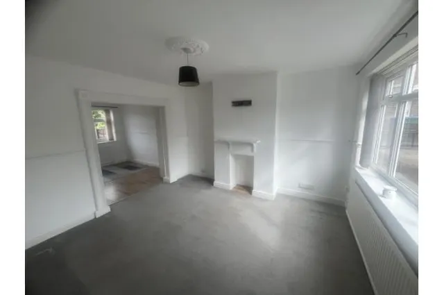 Photo 2 — Hillside Drive, Manchester