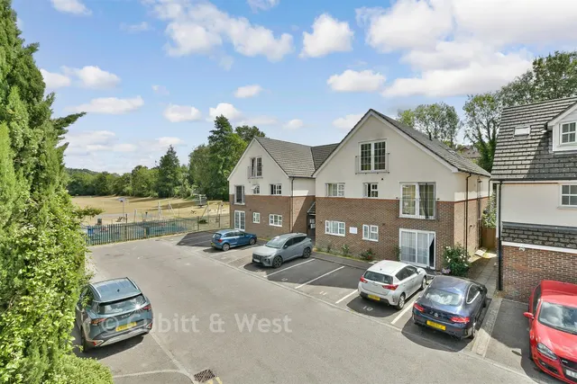 Stafford Rise, Caterham, CR3, photo 1