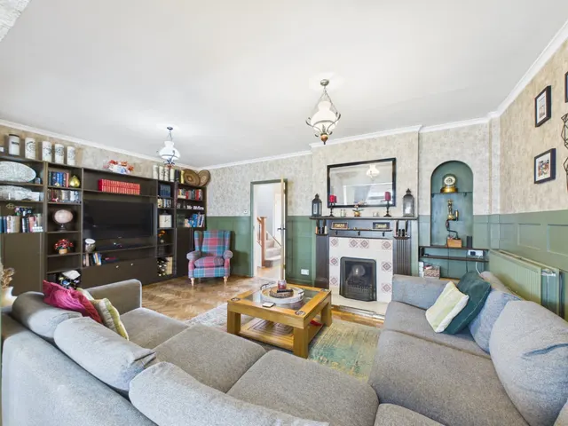 School Road, Ashford, TW15, photo 2