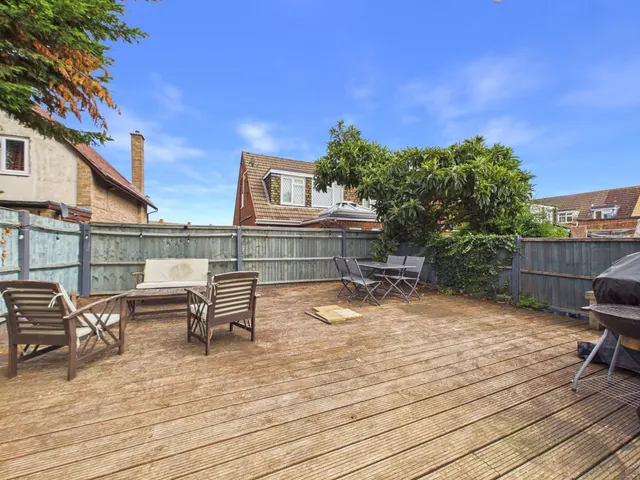 School Road, Ashford, TW15, photo 3