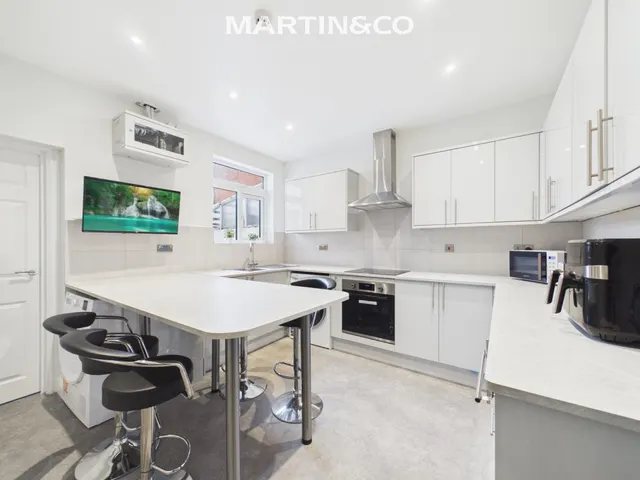 Shaftesbury Road, Tilehurst, photo 1