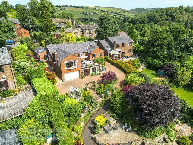 Stoneswood Road, Delph, OL3, photo 1
