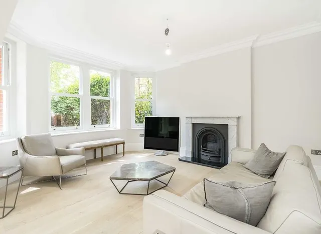Photo 2 — Cremorne Road, Chelsea, SW10