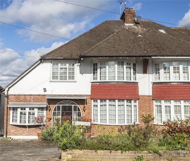 Heddon Court Avenue, Cockfosters, EN4 9NG, photo 1