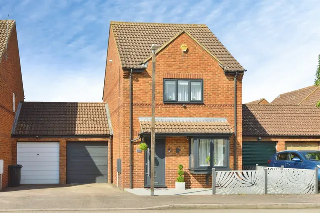 Tredington Grove, Caldecotte, Milton Keynes, photo 1