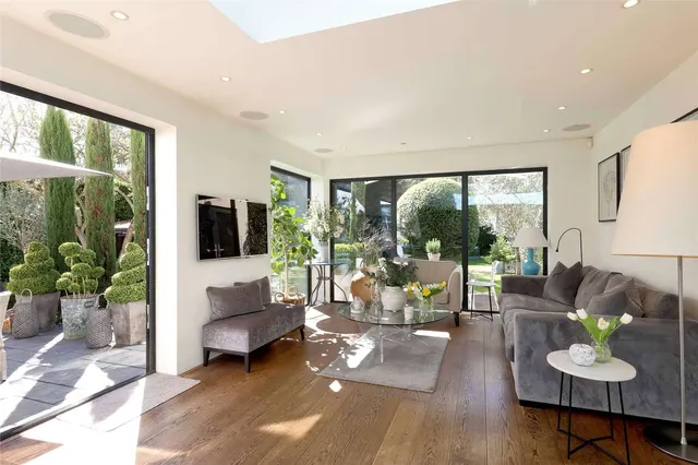 Photo 2 — Woodhill Avenue, Gerrards Cross, Buckinghamshire, SL9 8DS