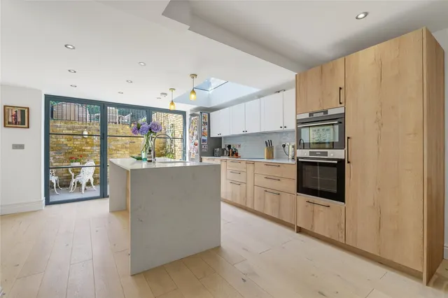 Auckland Road, London, SW11, photo 1