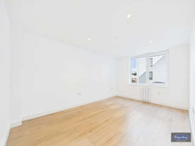 Photo 2 — Progressive Close, Heather Court, DA14