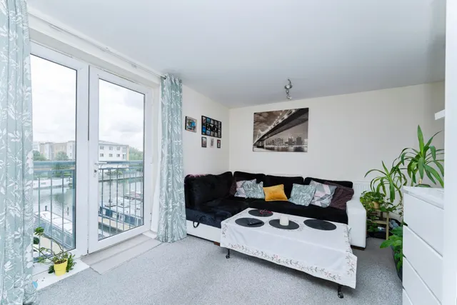 Waxlow Way, Northolt, UB5, photo 2