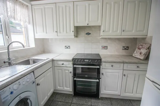 Bentley Drive, Church Langley, CM17, photo 2