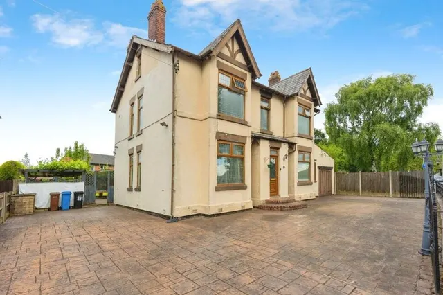 Lisburne Lane, Offerton, SK2, photo 1