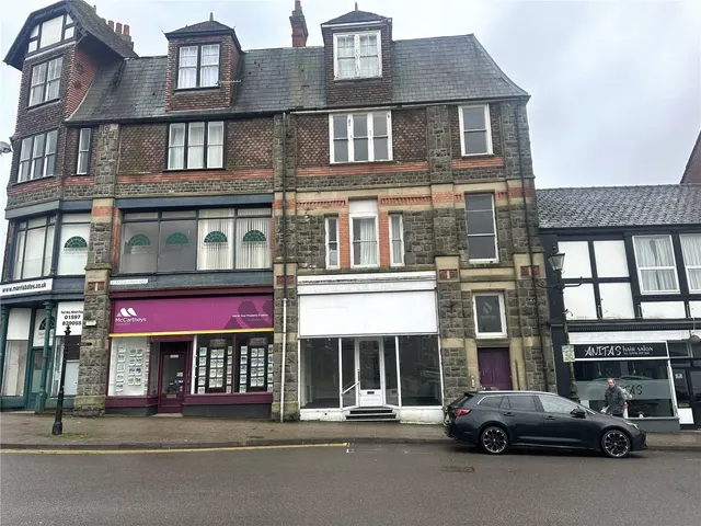 Station Crescent, Llandrindod Wells, photo 1