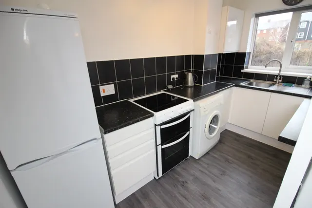 Photo 3 — Boscombe Road, WORCESTER PARK, Surrey, Worcester Park, KT48PJ