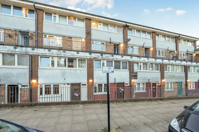 Robert Street, SE18, photo 1