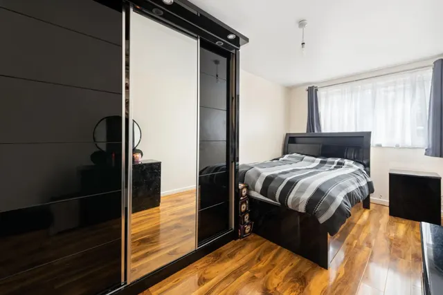 Photo 2 — 26 Clifton Way, London