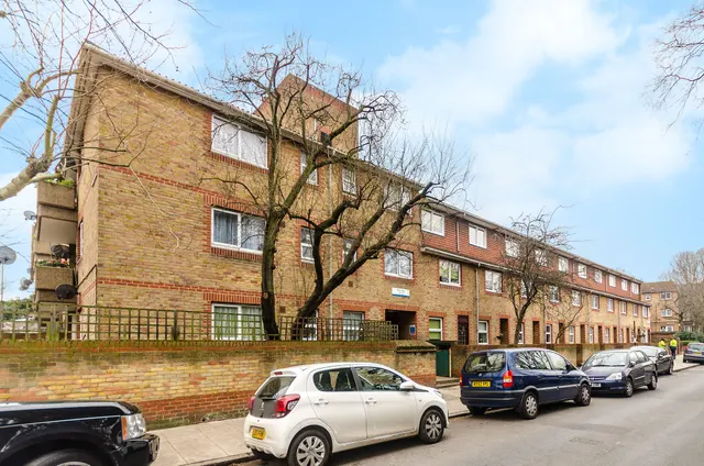 Photo 3 — 26 Clifton Way, London