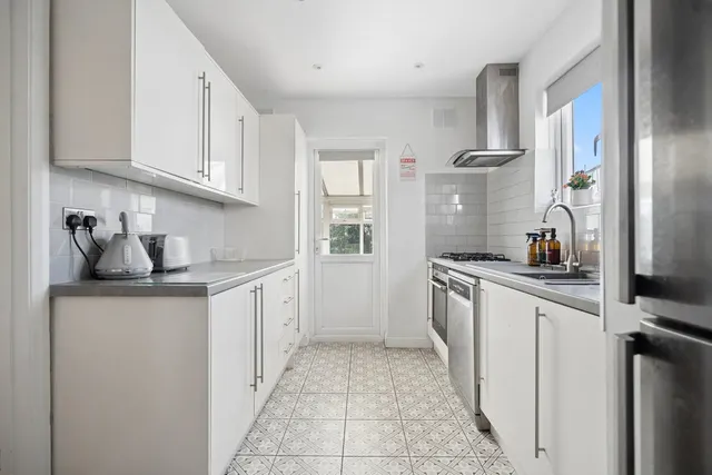 Cranbourne Road, Northwood, HA6, photo 3