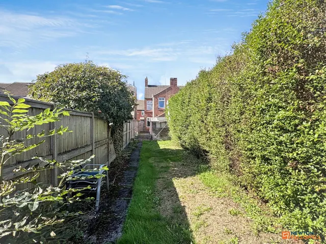 Crescent Road, Hugglescote, LE67, photo 2