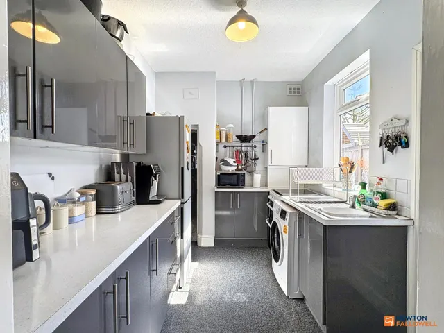 Crescent Road, Hugglescote, LE67, photo 3