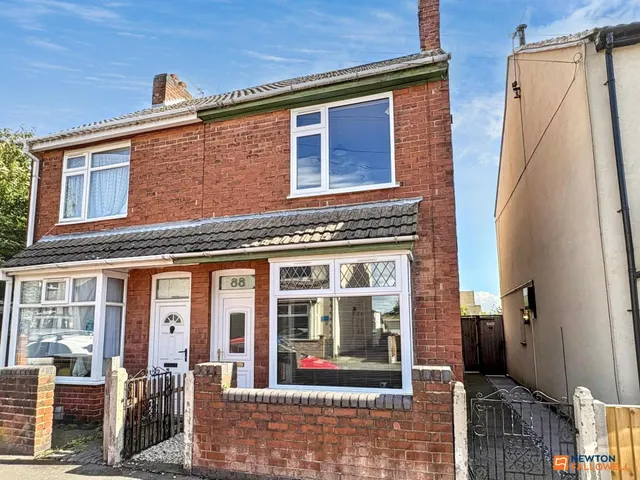 Crescent Road, Hugglescote, LE67, photo 1