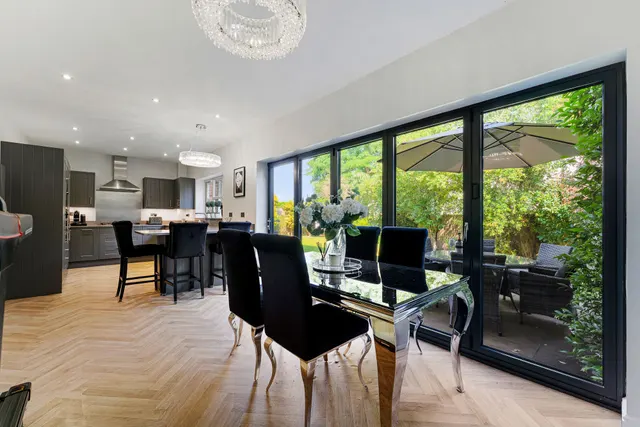 Top Park Close, Lymm, photo 2