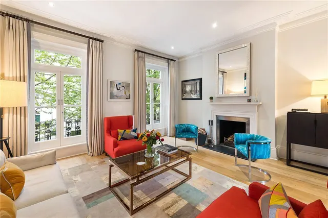 Photo 2 — Berkeley Gardens, Kensington, London, W8