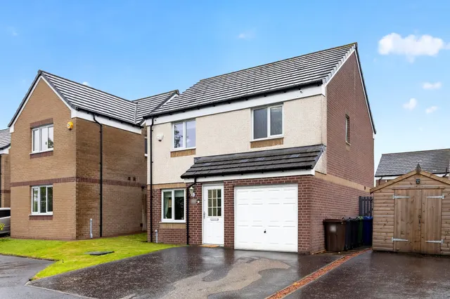 Hallhill Circle, Johnstone, photo 1