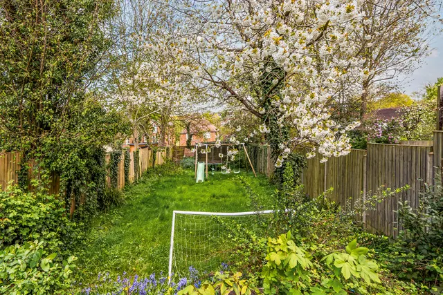 Photo 2 — Cedar Avenue, East Barnet, Barnet, Greater London, EN4 8DY