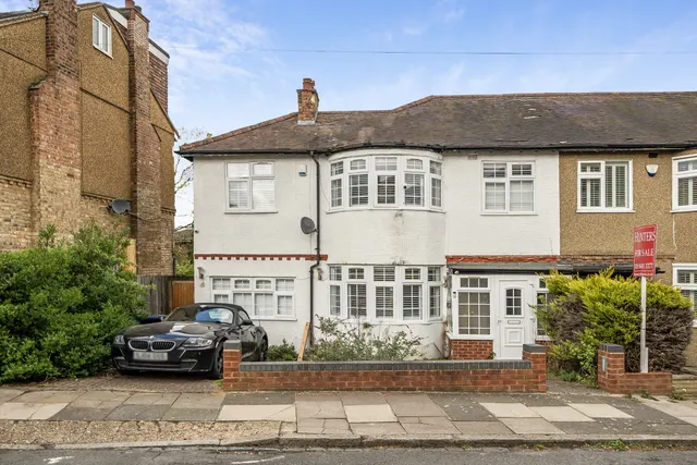 Cedar Avenue, East Barnet, Barnet, Greater London, EN4 8DY, photo 1