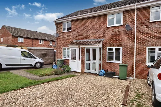 Gould Close, Street, photo 1