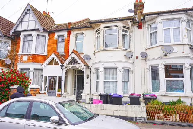 Westborough Road, Westcliff-On-Sea, photo 1
