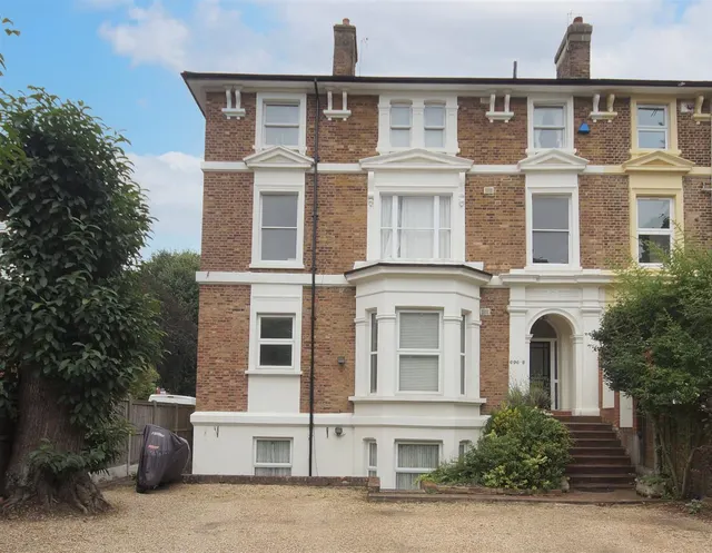 High Road, Buckhurst Hill, photo 1