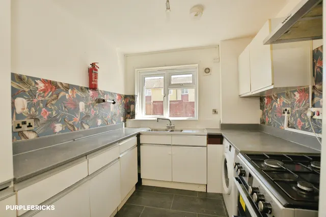 Luddenham Close, Ashford, TN23, photo 3