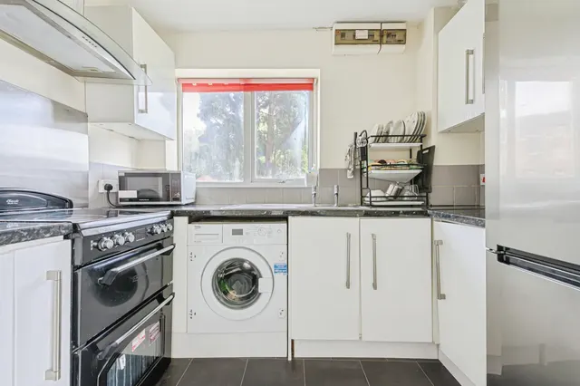 Lawrence Court, Tamworth, B79, photo 3