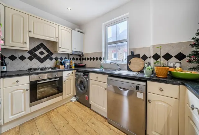 Weir Road, London, SW12, photo 3