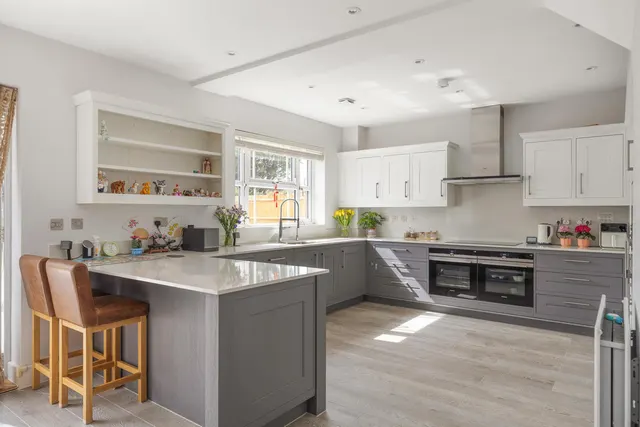 Roper Crescent, Sunbury-on-thames, TW16, photo 3