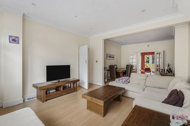 Tewkesbury Terrace, N11, photo 2
