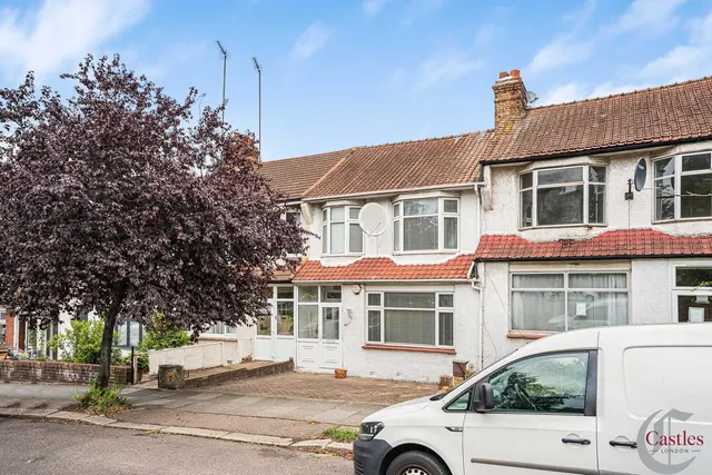 Tewkesbury Terrace, N11, photo 1
