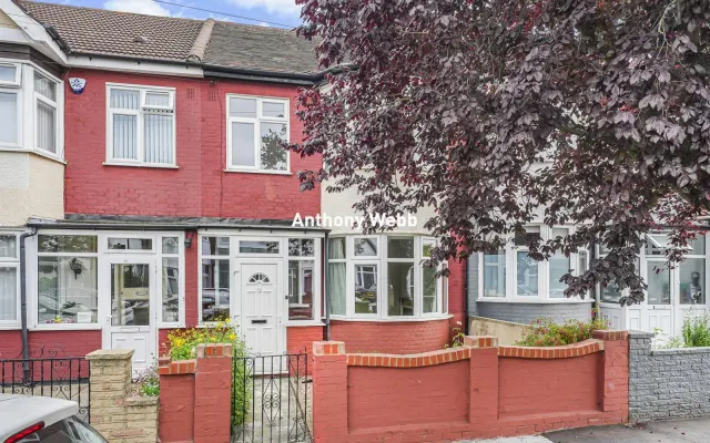 Stirling Road, Wood Green, N22, photo 1
