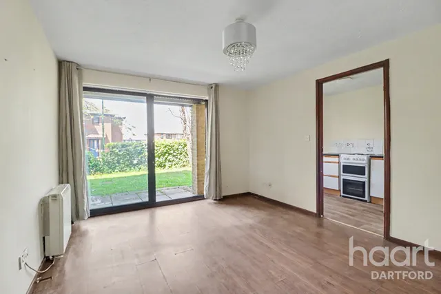 Louvain Road, Greenhithe, DA9, photo 2