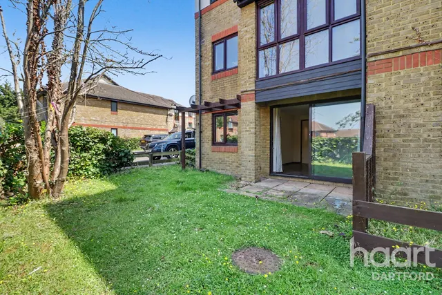 Louvain Road, Greenhithe, DA9, photo 1