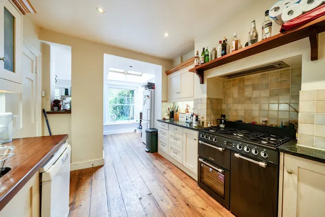 Photo 2 — Grand Avenue, Muswell Hill, London, N10