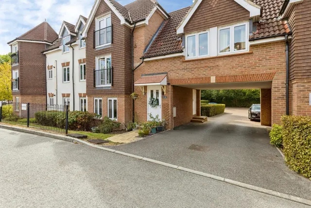 Orchard Close, Burgess Hill, photo 1