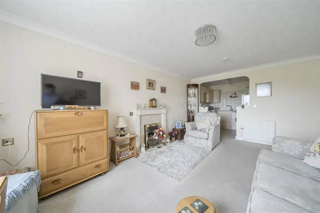 Round Hill Meadow, Great Boughton, CH3, photo 3