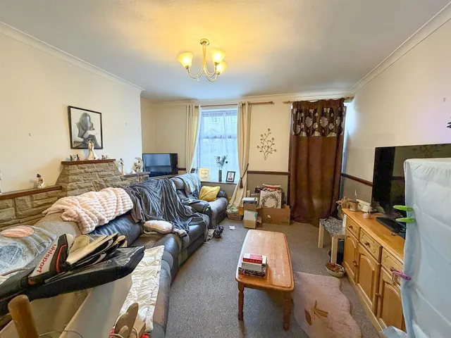 Photo 3 — Elliott Street, Silsden, BD20 0DE