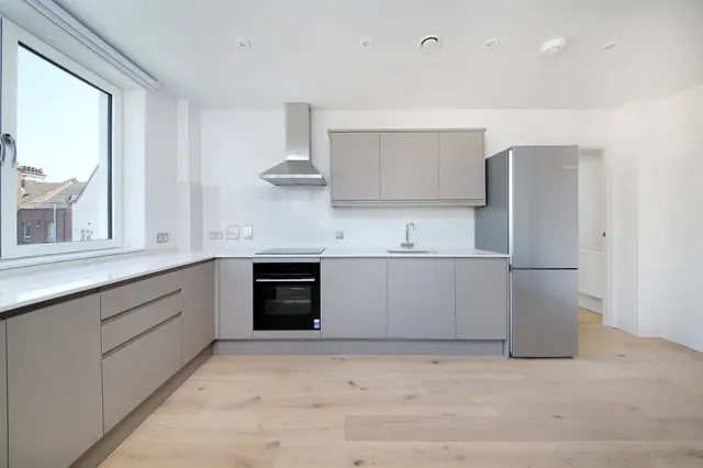 Stonhouse Street, London, SW4, photo 3