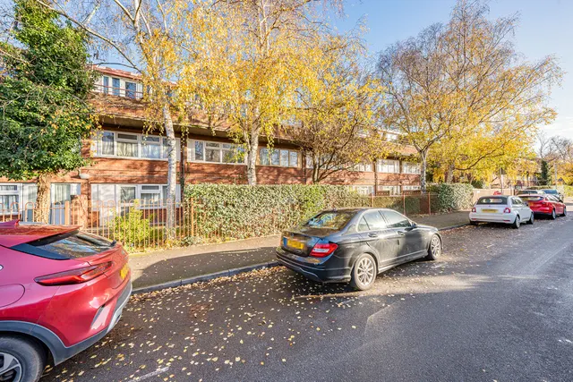 Apartment for sale in Whitehall Road, Uxbridge, UB8, photo 1