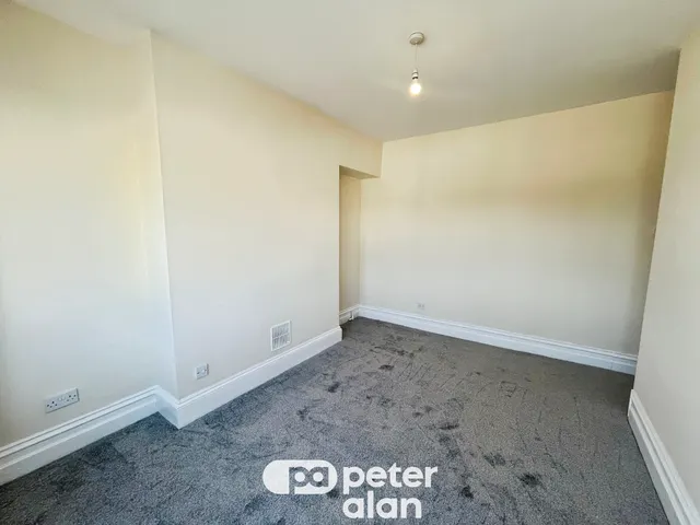 New Road, Porthcawl, CF36, photo 3